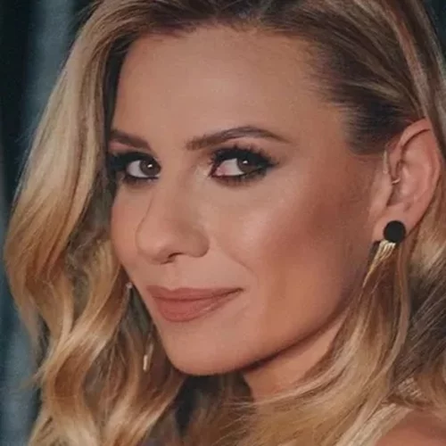 Το αναπάντεχο χρώμα νυχιών που επιλέγουν όλες οι Ελληνίδες celebrities φέτος την άνοιξη