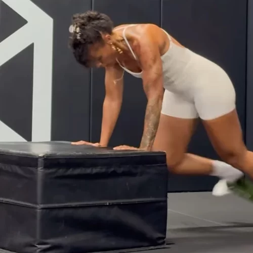 5 αερόβιες ασκήσεις σε πλειομετρικό κουτί από τη διάσημη trainer