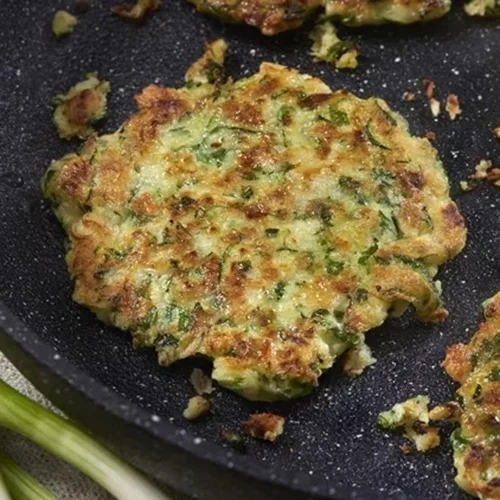 Σαν τηγανητοί: Η πιο εύκολη συνταγή για απίστευτους κολοκυθοκεφτέδες στον φούρνο