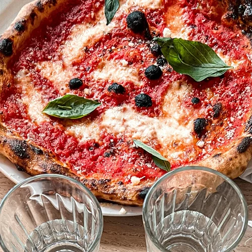 Το ζεστό ρόφημα που σε προστατεύει από τις βλαβερές συνέπειες των λιπαρών φαγητών