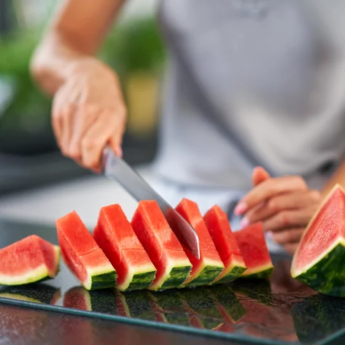 Πέντε φρούτα και λαχανικά που μας βοηθάνε να παραμένουμε ενυδατωμένοι το καλοκαίρι