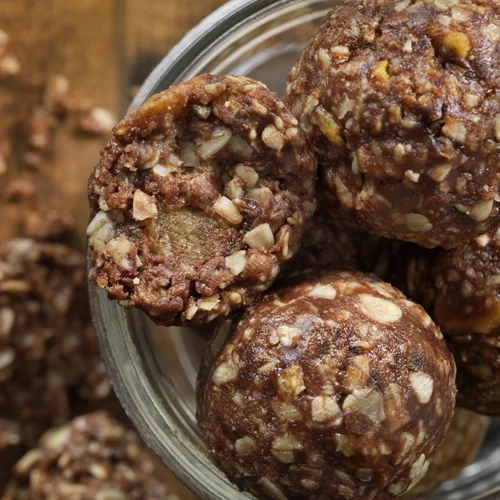 Με γεύση καρυδόπιτα: Πεντανόστιμες μπάλες ενέργειας χωρίς ζάχαρη