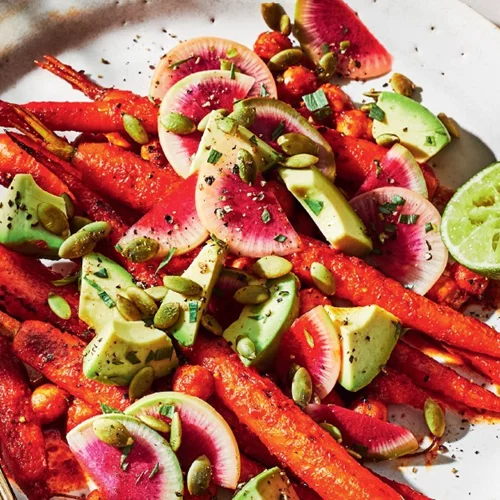 Σαλάτα με αβοκάντο, ρεβίθια με τσίλι και ραπανάκι