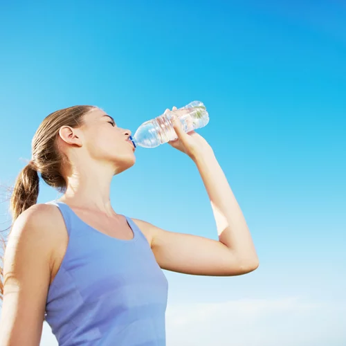 Αφυδάτωση: 7 σημάδια που δείχνουν ότι σου λείπει νερό