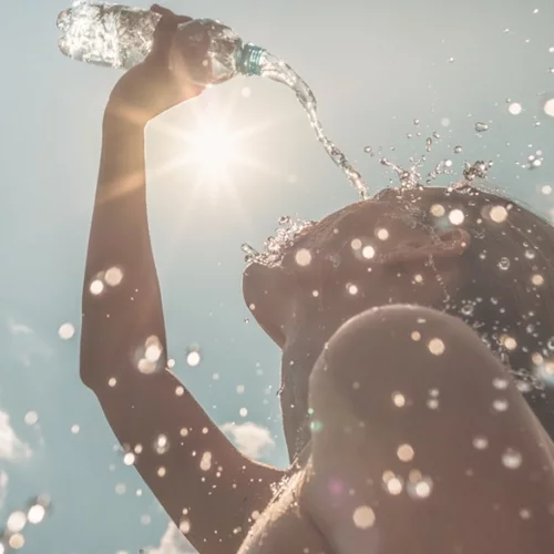 Καύσωνας: Πώς αντιδρά ο οργανισμός μας στις υψηλές θερμοκρασίες