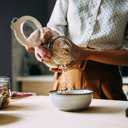 7 τροφές που θα σε βοηθήσουν να πας τουαλέτα ASAP (εκτός από τη βρώμη!)