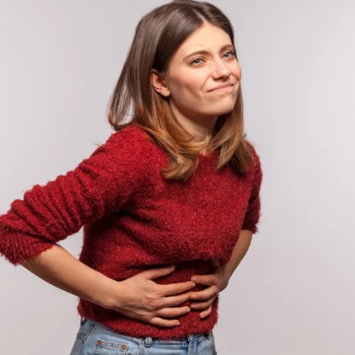 Πόνος στην κοιλιά: Αέρια στο έντερο, πέτρα στη χολή, πέτρα στα νεφρά και άλλες πιθανές αιτίες