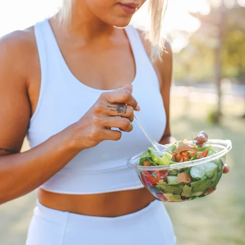 7 τροφές που επιλέγουν οι fitness experts μετά τη γυμναστική (τυρί cottage, σολομό, σοκολάτα και...)