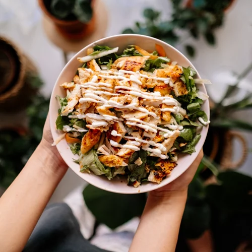 Πότε η σαλάτα παύει να θεωρείται υγιεινό γεύμα;