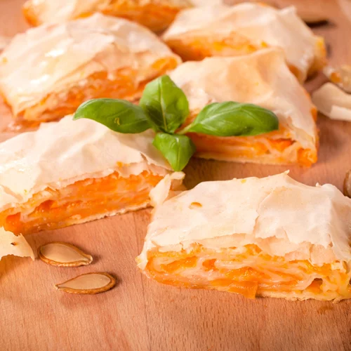 Γλυκιά κολοκυθόπιτα με σταφίδες, το απόλυτο γλυκό του φθινοπώρου