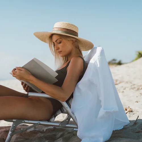 Μόνη αλλά όχι μοναχική: Πότε το να είσαι με τον εαυτό σου είναι αυτοφροντίδα;