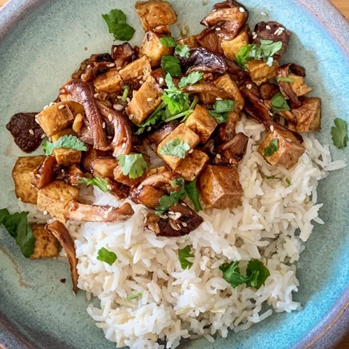 Πέντε λόγοι που το καστανό ρύζι βοηθάει στην απώλεια βάρους