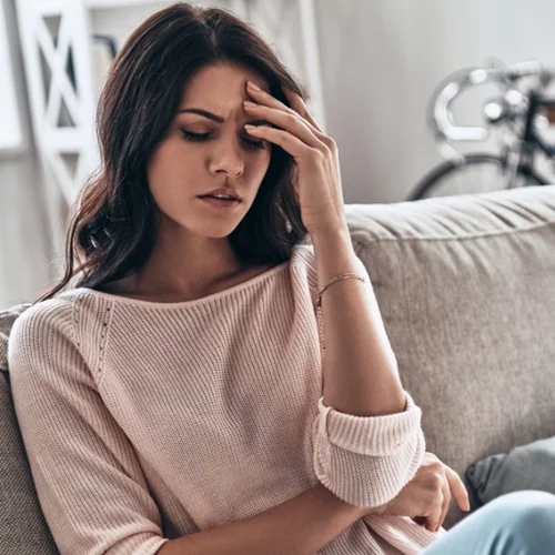 Γιατί όλοι γύρω μας έχουν κολλήσει κάποια ίωση; Ξεκίνησε νωρίς η γρίπη; Και ποιο το μέλλον του κορονοϊού;