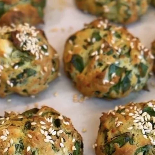Τα πιο αφράτα σπανακοτυρομπαλάκια - γρήγορα και χωρίς μίξερ