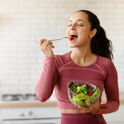 3 έξυπνοι τρόποι για να τρως πιο θρεπτικά καθημερινά - χωρίς να δυσκολεύεσαι