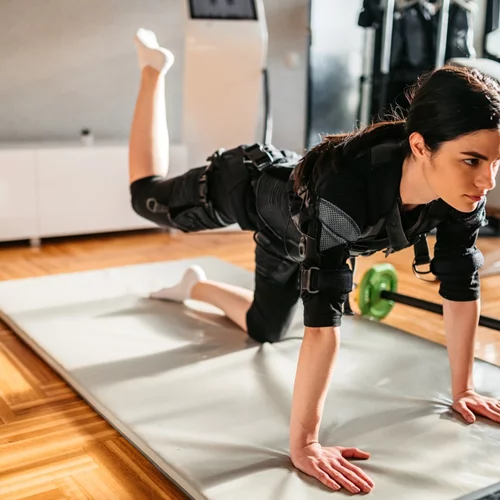 NMES: Η τεχνική που προκαλεί συσπάσεις στους μύες - όντως λειτουργεί; Τι λέει η επιστήμη;