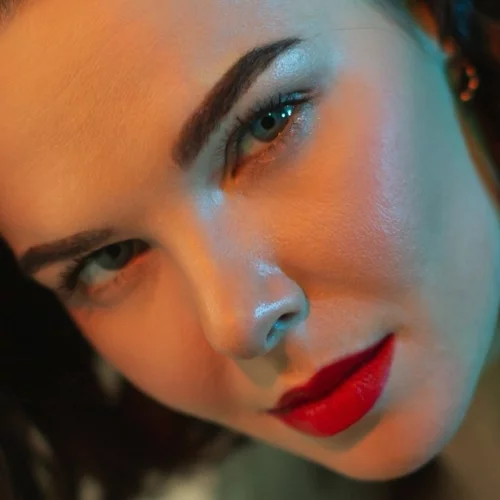 Ποιο κόκκινο κραγιόν είναι ιδανικό για εσένα, σύμφωνα με τον τόνο της επιδερμίδας σου