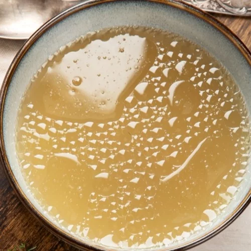 Ζωμός από κόκκαλα: Το "θαυματουργό" ρόφημα των celebrities - Τι λέει η επιστήμη για τα οφέλη του;