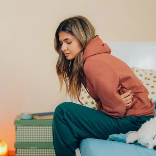 Πόνοι περιόδου και πρήξιμο: 4 ροφήματα που μπορούν να μειώσουν τα δυσάρεστα συμπτώματα