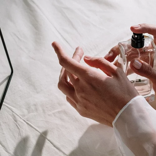 5 "λευκά" αρώματα φρεσκάδας που θα βρεις σε κάθε φαρμακείο