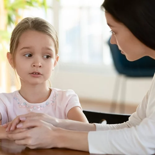 Όταν οι γονείς αποφεύγουν να εκθέσουν τα παιδιά στα αρνητικά συναισθήματα