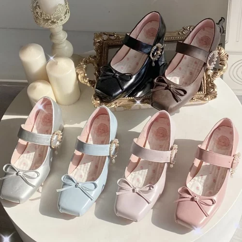 Αυτά είναι τα παπούτσια με τα οποία "θα βγάλουμε" την άνοιξη του 2024