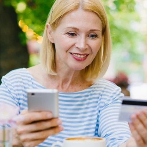 Θέλεις να βλέπεις καθαρά μετά τα 40, κοντά, μακριά και σε κάθε απόσταση; Έχουμε τη λύση!