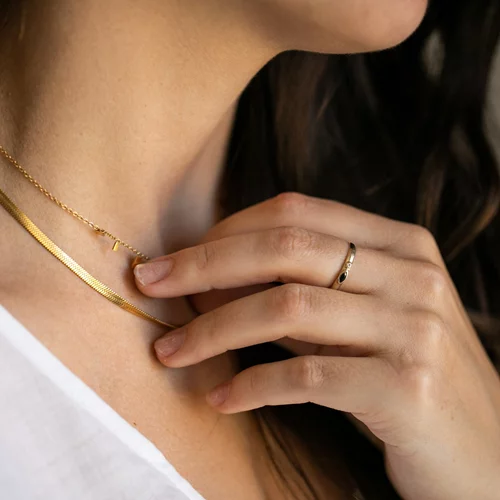 Ασημένια ή χρυσά κοσμήματα; Πώς θα ανακαλύψεις ποιο σου ταιριάζει