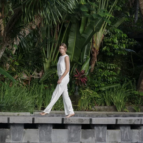 Τα κομψά looks που μπορείς να κάνεις με τα παντελόνια σου το καλοκαίρι