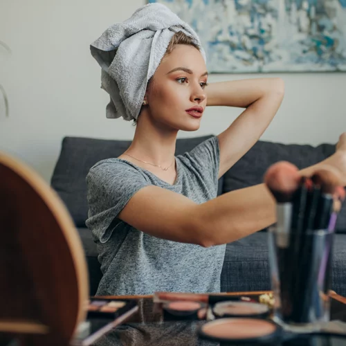 Πώς να κάνεις ένα καθημερινό σταθερό μακιγιάζ χωρίς foundation