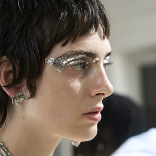 Beauty trends SS24: Οι τάσεις που κάνουν το παιχνίδι της ομορφιάς πιο συναρπαστικό από ποτέ