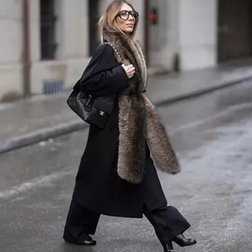 Το παλτό που αξίζει να αποκτήσεις στις εκπτώσεις ταιριάζει με τα πάντα