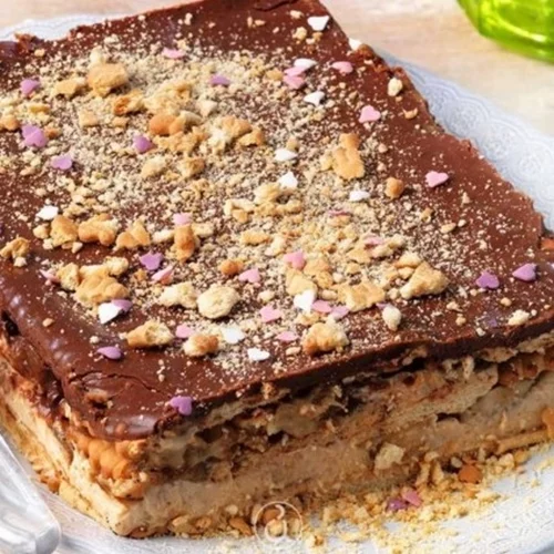 Πανεύκολο και δροσερό μπισκοτογλυκό ψυγείου για το πασχαλινό τραπέζι