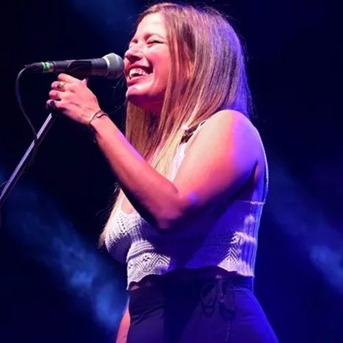 Η Ιουλία Καραπατάκη με το μανικιούρ - εμμονή όλων των it girls