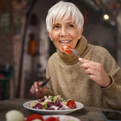 Το μυστικό της μακροζωίας: Ποιες τροφές ενισχύουν τα βακτήρια που κάνουν τους ανθρώπους να ζουν 100 χρόνια