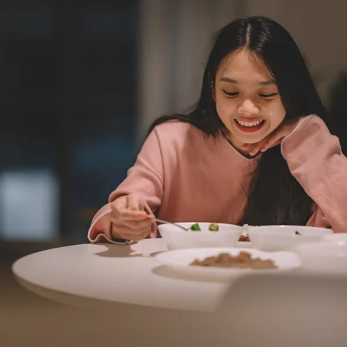 Τι ώρα να τρώω βραδινό για να μην παχαίνω;