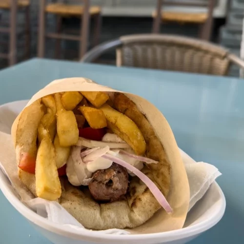 6 τρόποι να φρεσκάρεις την αναπνοή σου μετά από ένα γεύμα με έντονες γεύσεις