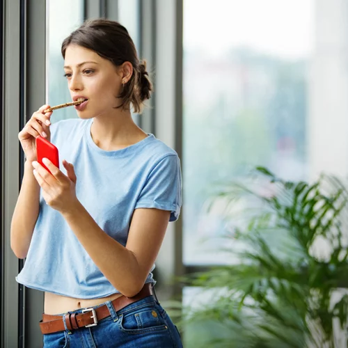 Προσέχεις τη διατροφή σου; Αυτά τα νέα κράκερς  με σουσάμι, μαυροσούσαμο και κινόα είναι για εσένα