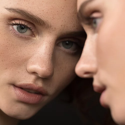 Το φυσικό μακιγιάζ είναι τάση - οι εμφανίσεις στα catwalks που το επιβεβαιώνουν