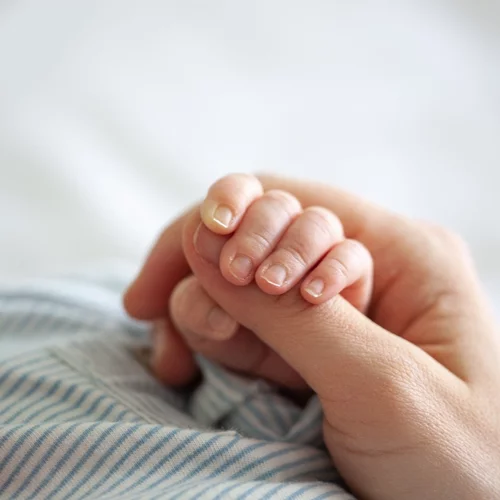 Τι είναι η διάμεση πνευμονίτιδα που εντοπίστηκε στα 3 βρέφη στην Αμαλιάδα;