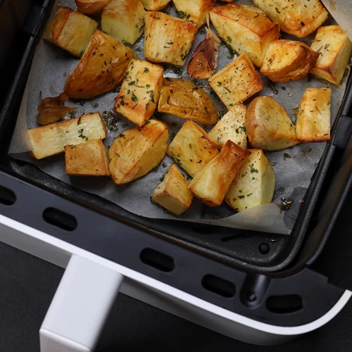 Αυτός είναι ο καλύτερος τρόπος να ψήσεις τις πατάτες σου στο air fryer