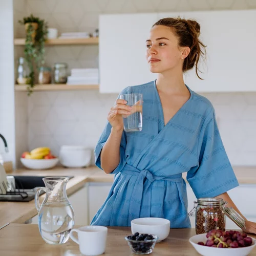 Πίνεις αρκετό νερό; Αν όχι, χάνεις την ευκαιρία να αδυνατίσεις ευκολότερα - Δες γιατί!