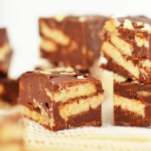 Τέλειο: Σοκολατένιο μπισκοτογλυκό ψυγείου μόνο με 3 υλικά