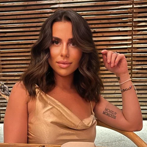 Διάσημη TikToker δείχνει πώς είναι άβαφη και προκαλεί σοκ