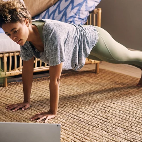 Τέσσερις κορυφαίες ασκήσεις για επίπεδη κοιλιά αν δεν μπορείς τα ροκανίσματα