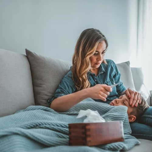 Παιδιά με κορωνοϊό: Ποια είναι τα συμπτώματα που πρέπει να απασχολούν τους γονείς;