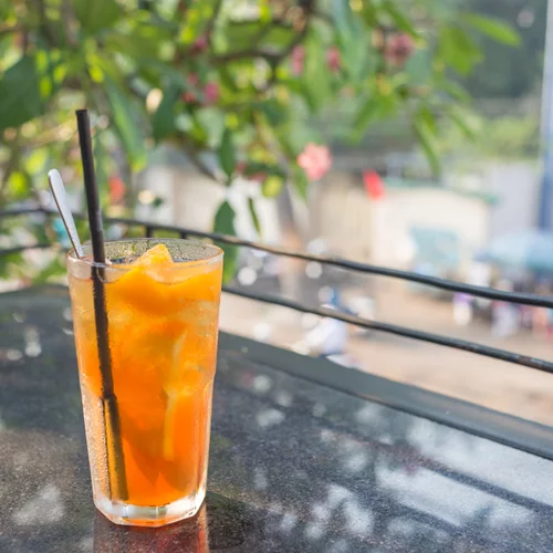 LIFE Tsai Half & Half: Ο εκρηκτικός συνδυασμός με μισό ice tea και μισό φυσικό χυμό ροδάκινο