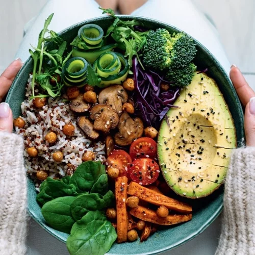 7 τροφές που χαρίζουν φυσική λάμψη στο δέρμα σου – από μέσα προς τα έξω