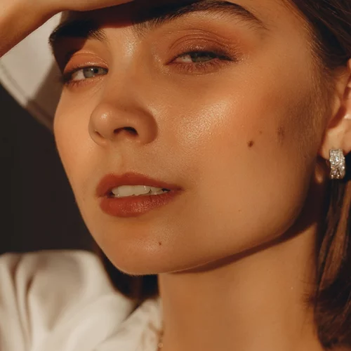 Ψαλίδα και σπασμένες άκρες: Τα tips και τα προϊόντα που θα σώσουν τα μαλλιά σου