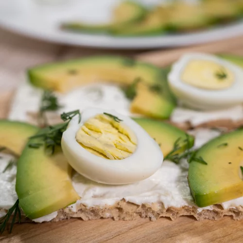 4 γρήγορες ιδέες για πρωινό με ~20 γρ. πρωτεΐνης